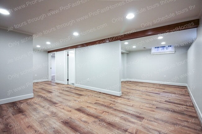 Building Photo - 2714 SE 48th Av