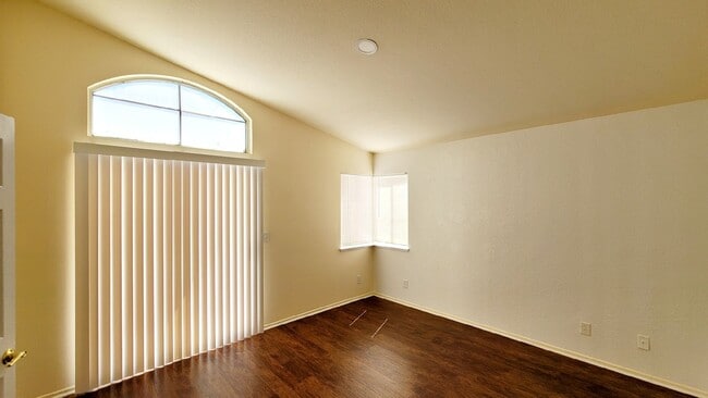 Building Photo - 9725 Sierra Mesa Ave