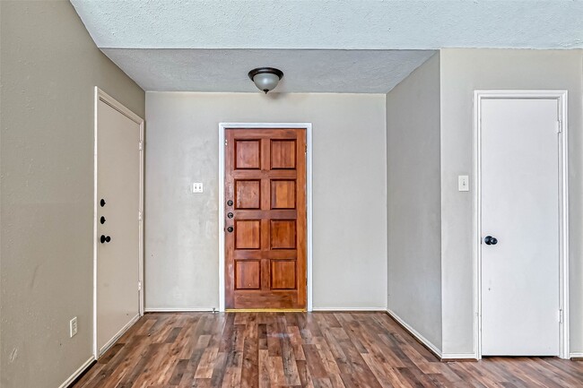 Building Photo - 923 Mayweather Ln