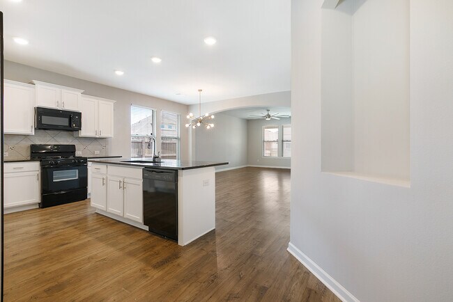 Building Photo - 700 Lakeshore Village Dr