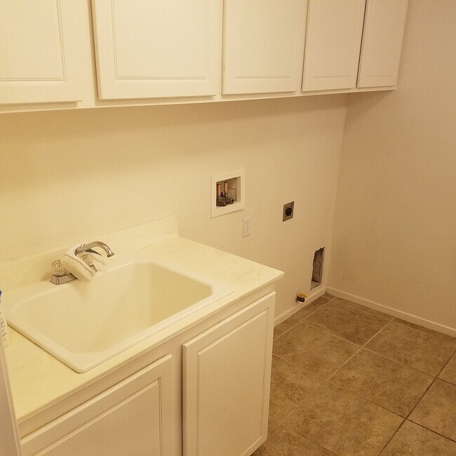 Building Photo - MOVE-IN SPECIAL!! Welcome to Your New Home...