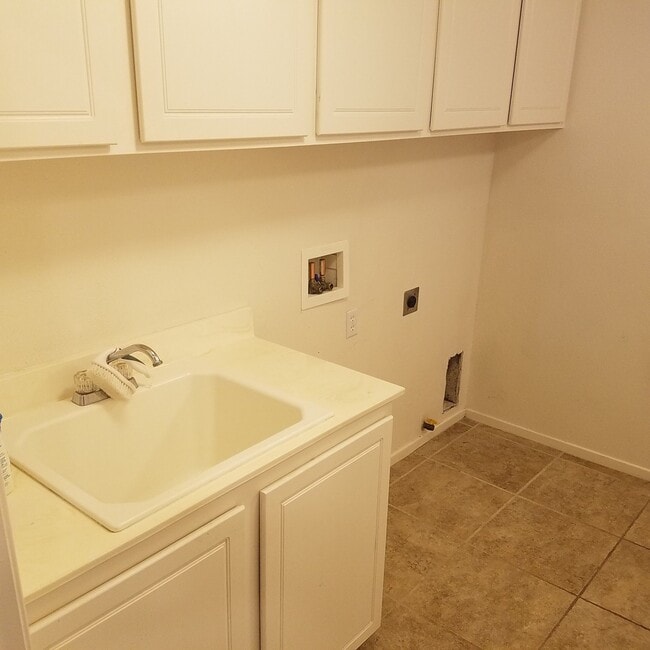 Building Photo - Welcome to Your New Home In Winchester