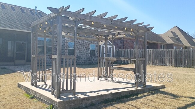 Building Photo - 1610 Sweetbriar Way