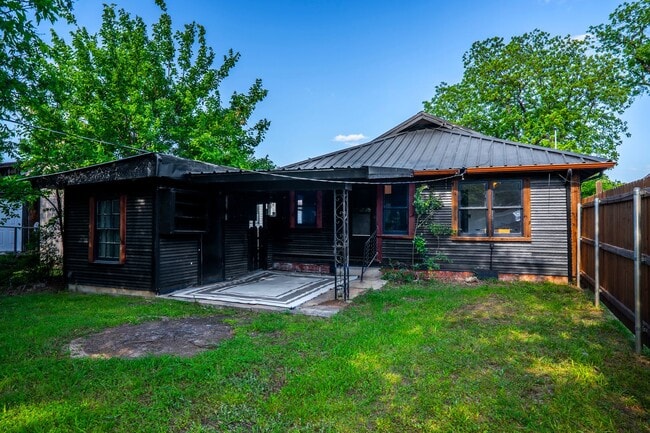 Building Photo - Three Bedroom Rental