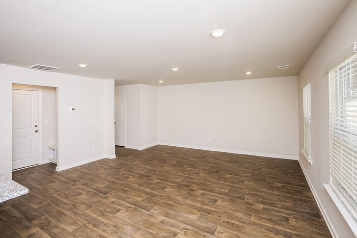 Building Photo - 130 Boat Clb Ln