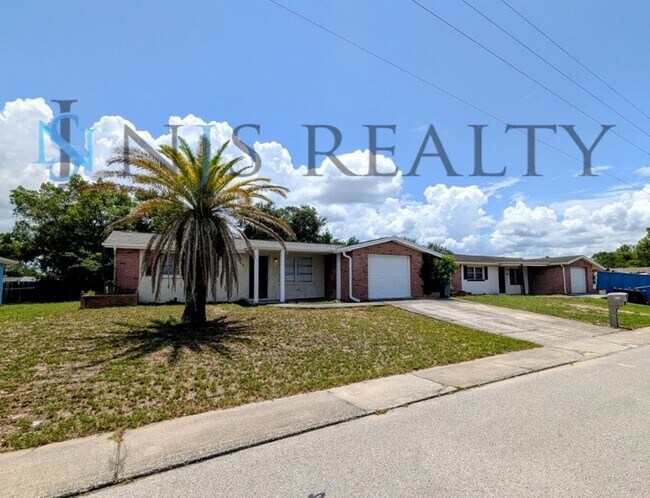 Building Photo - REDUCED!!!!  True 3 Bed~2 Bath~with garage. Over 1,000 sq ft, with updated kitchen & bathrooms, l...