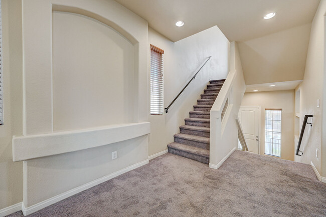 Building Photo - 706 Eros Ct