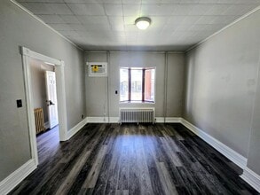 Building Photo - 126 N Penn St