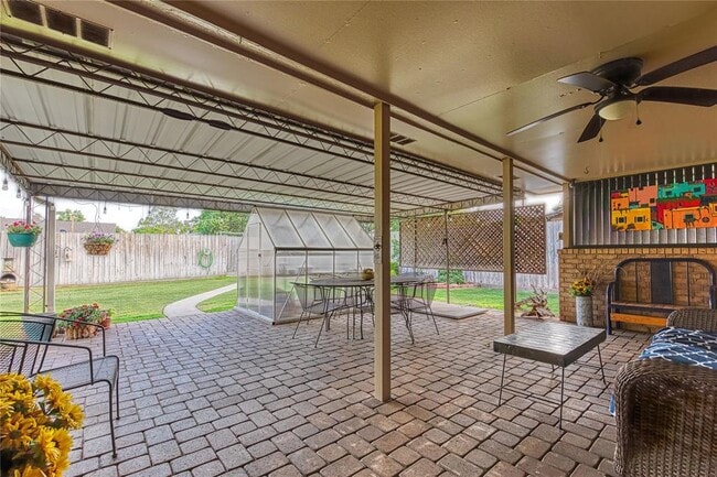 Building Photo - 1304 Lynnwood Dr