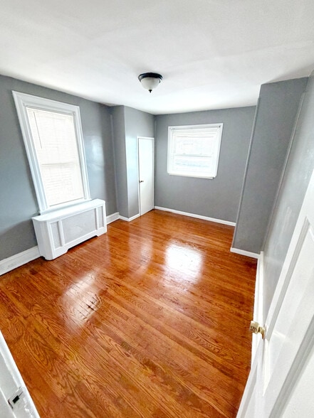 Building Photo - 2523 S 66th St