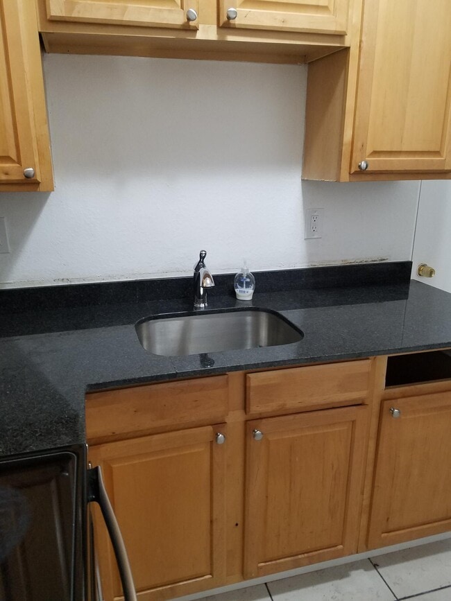 Building Photo - 2009 Division Ave