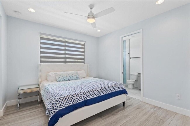 Building Photo - 15377 Green River Ct