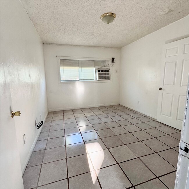 Building Photo - 416 Casey St