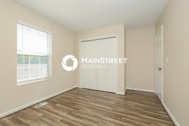 Building Photo - 5 Bedroom Pet-Friendly Home in Knoxville, TN with Main Street Renewal