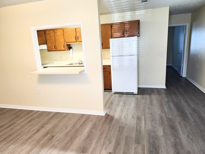 Building Photo - 5230 Beach Dr