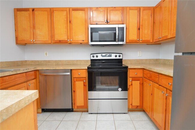 Building Photo - 166 Pompano Dr SE