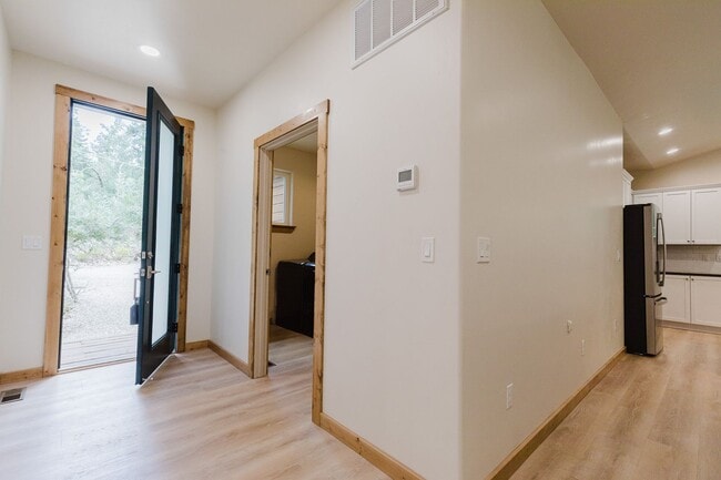 Building Photo - Beautiful New Construction Mountain Retreat