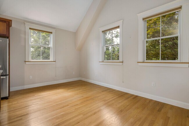 Building Photo - 699 Middle Street