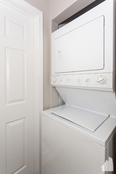 Building Photo - 2440 N Ashland Ave