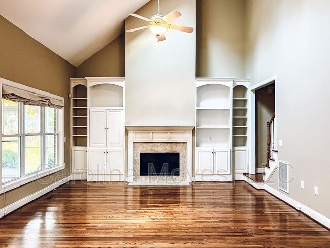Building Photo - 702 Carriage Hill Rd
