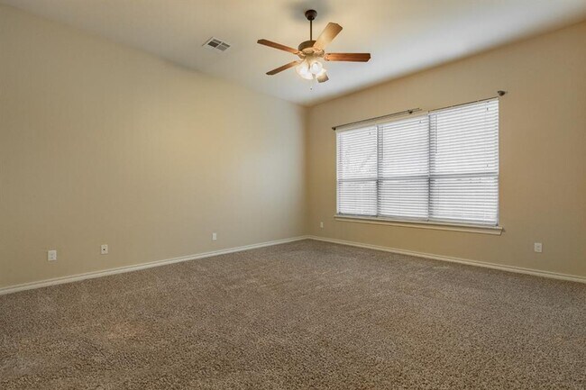 Building Photo - 600 Irish Ln