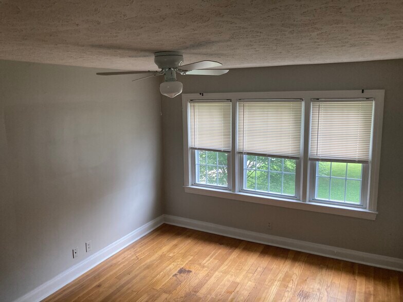 Building Photo - 4705 Bellevue Ave