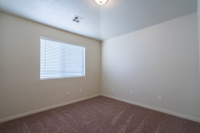 Building Photo - Five bedroom, three bath, 2,300 sq ft town...