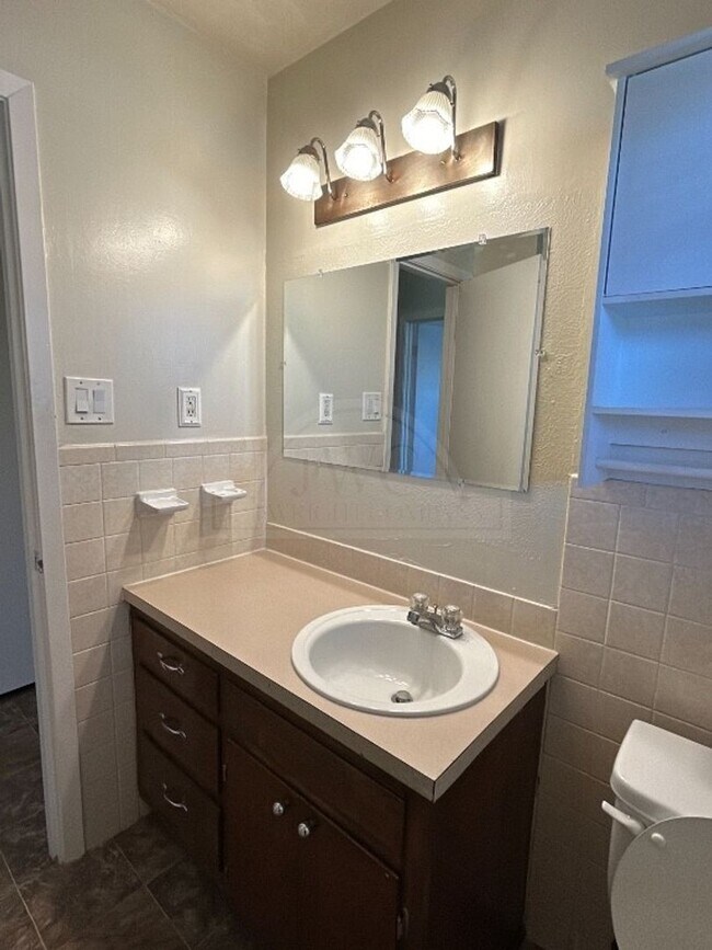 Building Photo - 618 N 23rd St