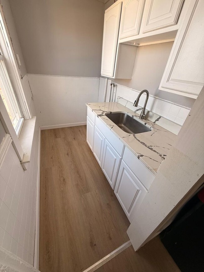 Building Photo - 273 Grafton St