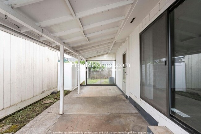 Building Photo - Updated Three Bedroom Home in Oregon City!