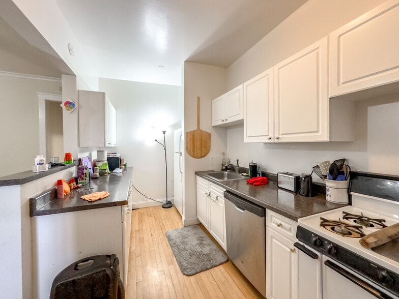 Building Photo - 945 Judson Ave