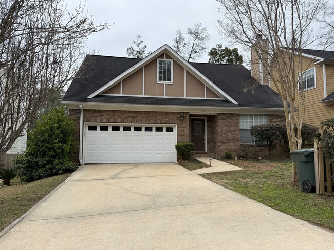 Primary Photo - East Tallahassee Home Off Mahan