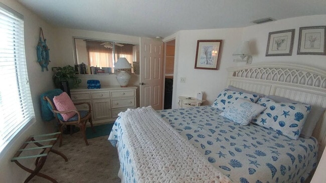 Building Photo - 8600 Ridgewood Ave