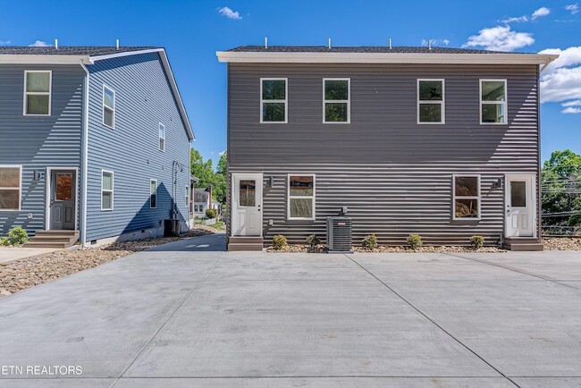 Building Photo - 3425 Garden Dr