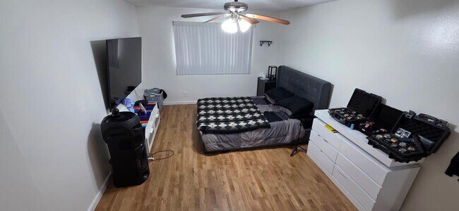 Building Photo - 725 Lori Dr