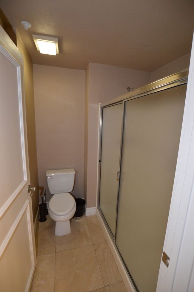 Building Photo - Meridian Furnished 2 Bed | 2 Bath Condo wi...