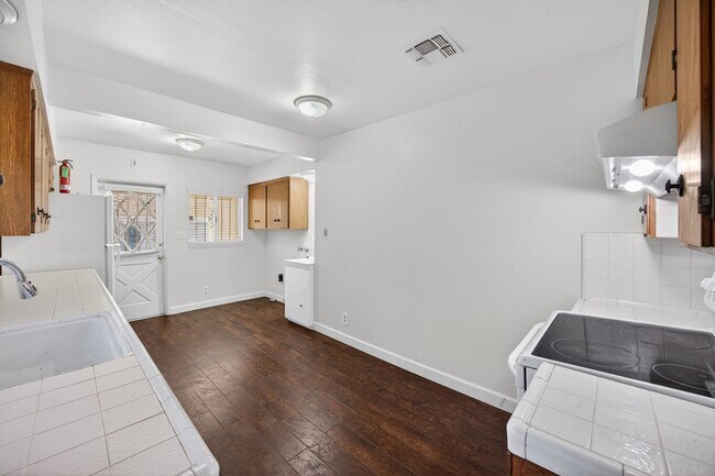 Building Photo - Sunlit Comfort on Kerckhoff – Your Next Happy Home!