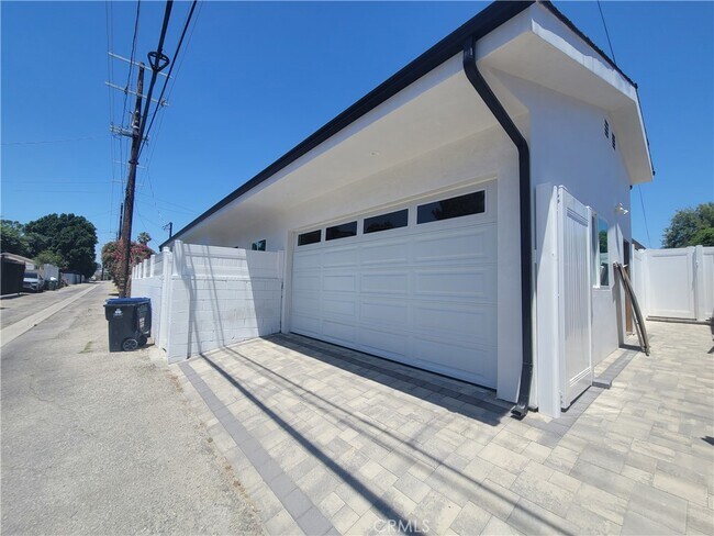 Building Photo - 16840 Los Alimos St
