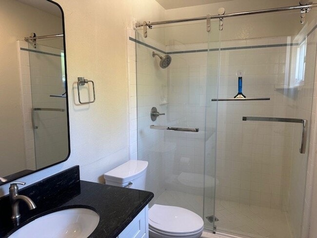 Building Photo - Beautifully Remodeled 2-Story Home in Exce...