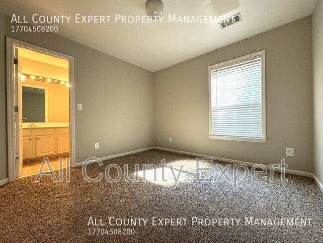 Building Photo - 3670 Fedorite Walk