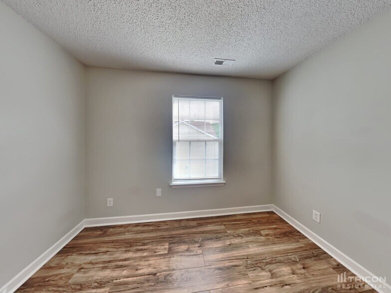 Building Photo - 10227 Apple Dove Ct
