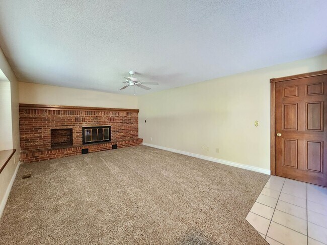 Building Photo - Beautiful 4 Bedroom Home on Cul Du Sac Wit...