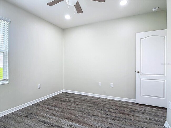 Building Photo - 3975 Silverstream Terrace