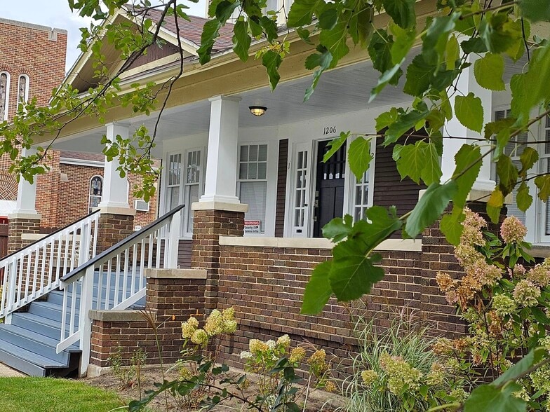 Building Photo - 1206 Terrace St