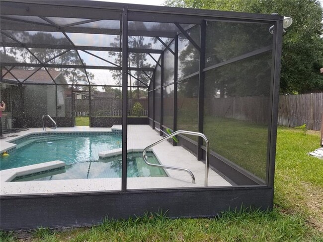 Building Photo - 1323 Sweetwood Blvd