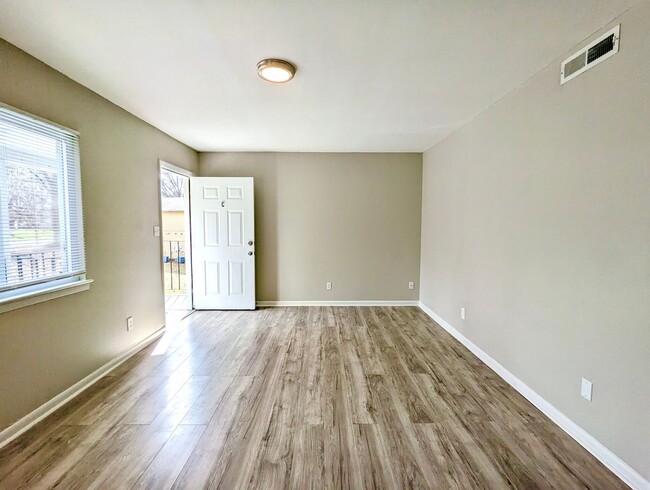 Building Photo - 1707 Rosetta Dr