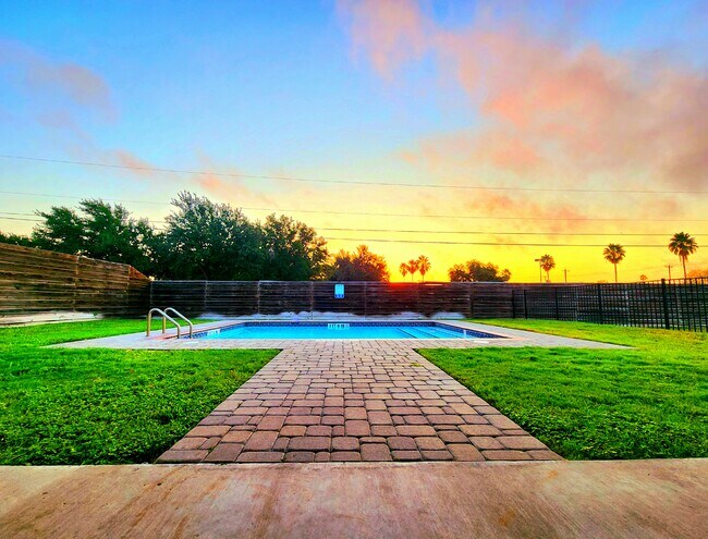 Building Photo - Cornell