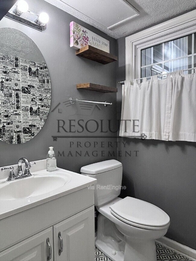 Building Photo - 1200 Brucemont Dr