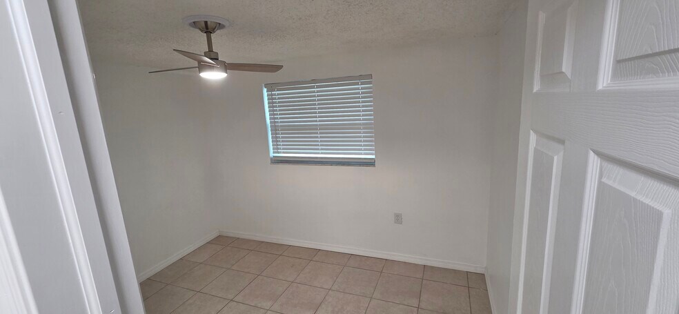Building Photo - 4942 Ilener St
