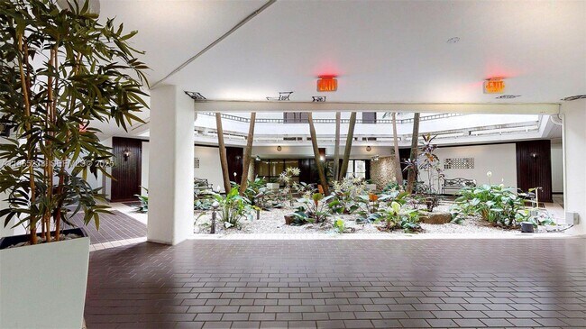 Building Photo - 13953 Kendale Lakes Cir